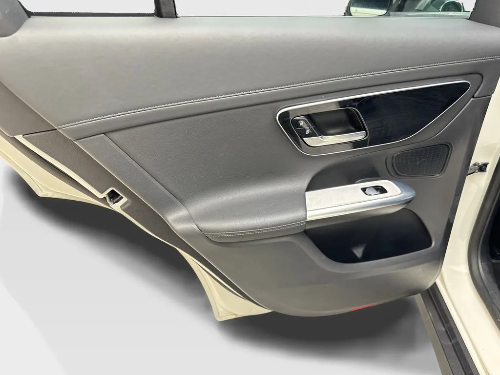 2024 Mercedes-Benz GLC GLC300 - Photo 33