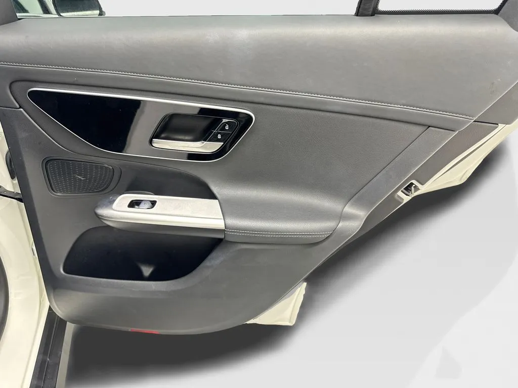2024 Mercedes-Benz GLC GLC300 - Photo 39