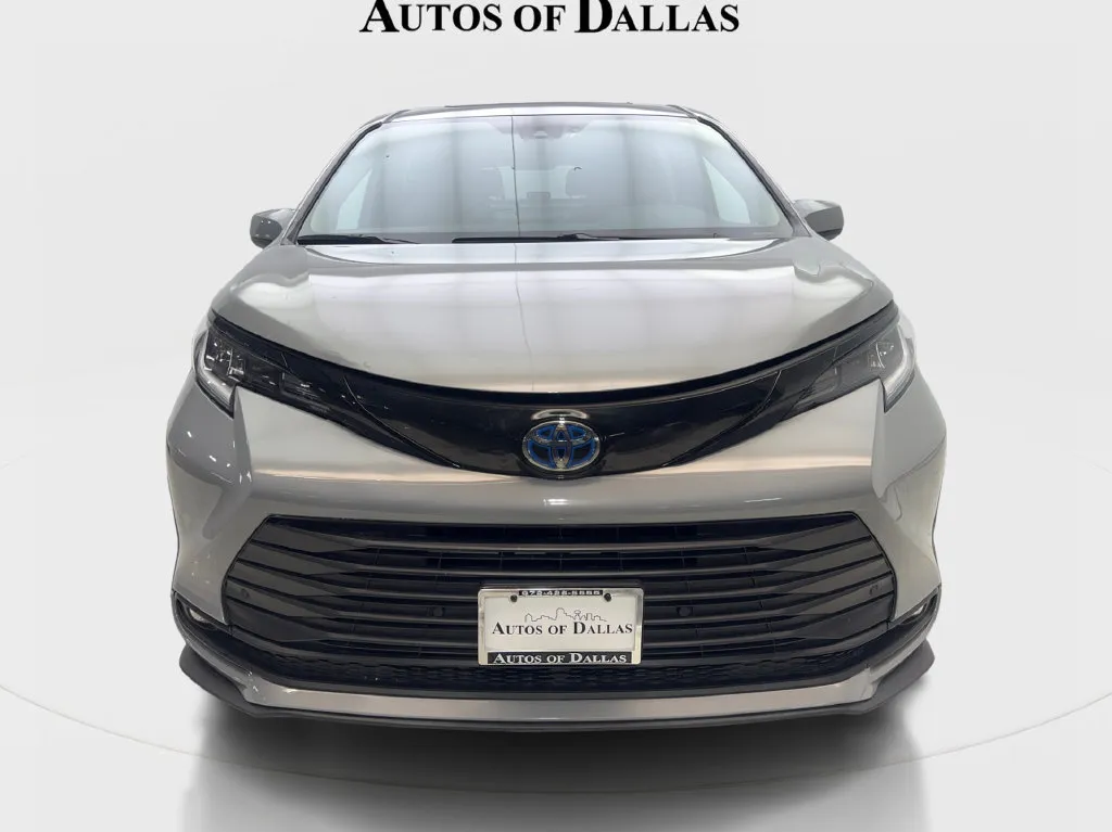 Toyota Sienna photo 4