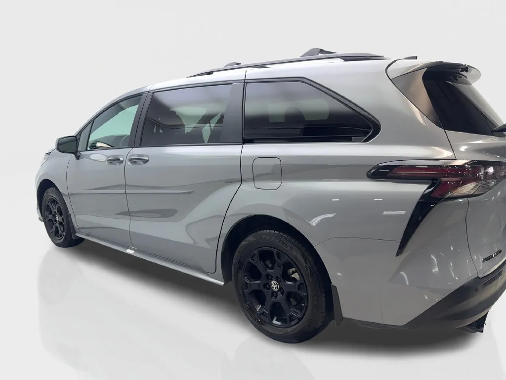 Toyota Sienna photo 16