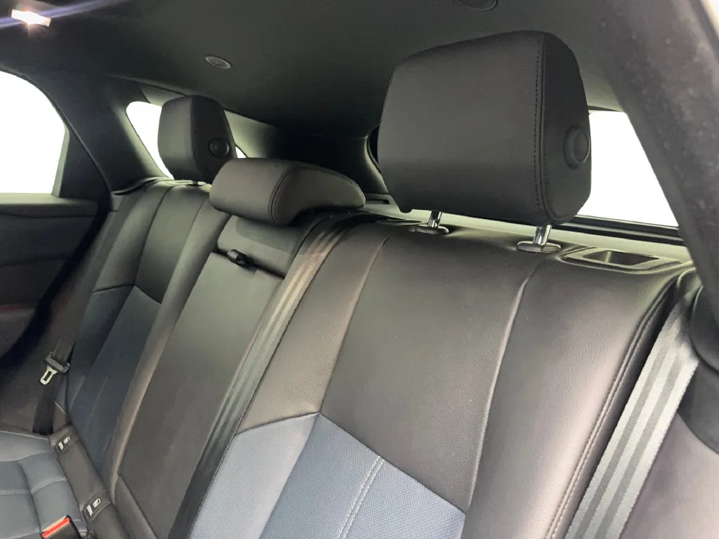 Land Rover Range Rover Velar photo 36