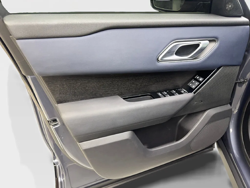 Land Rover Range Rover Velar photo 33