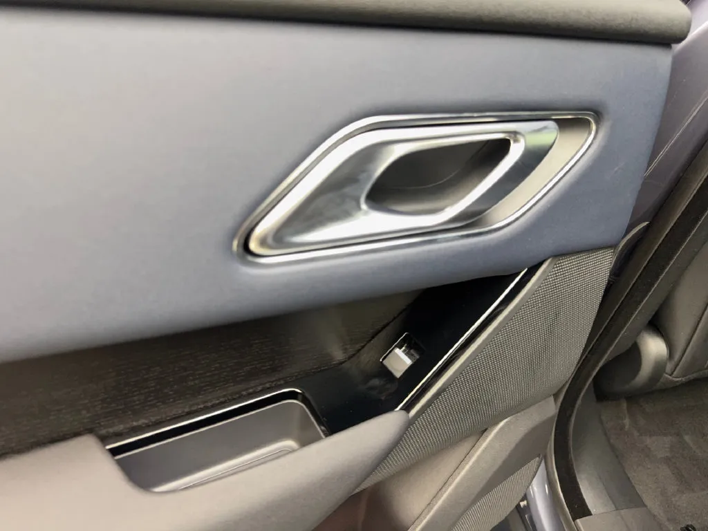 Land Rover Range Rover Velar photo 40