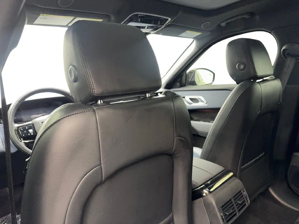 Land Rover Range Rover Velar photo 37