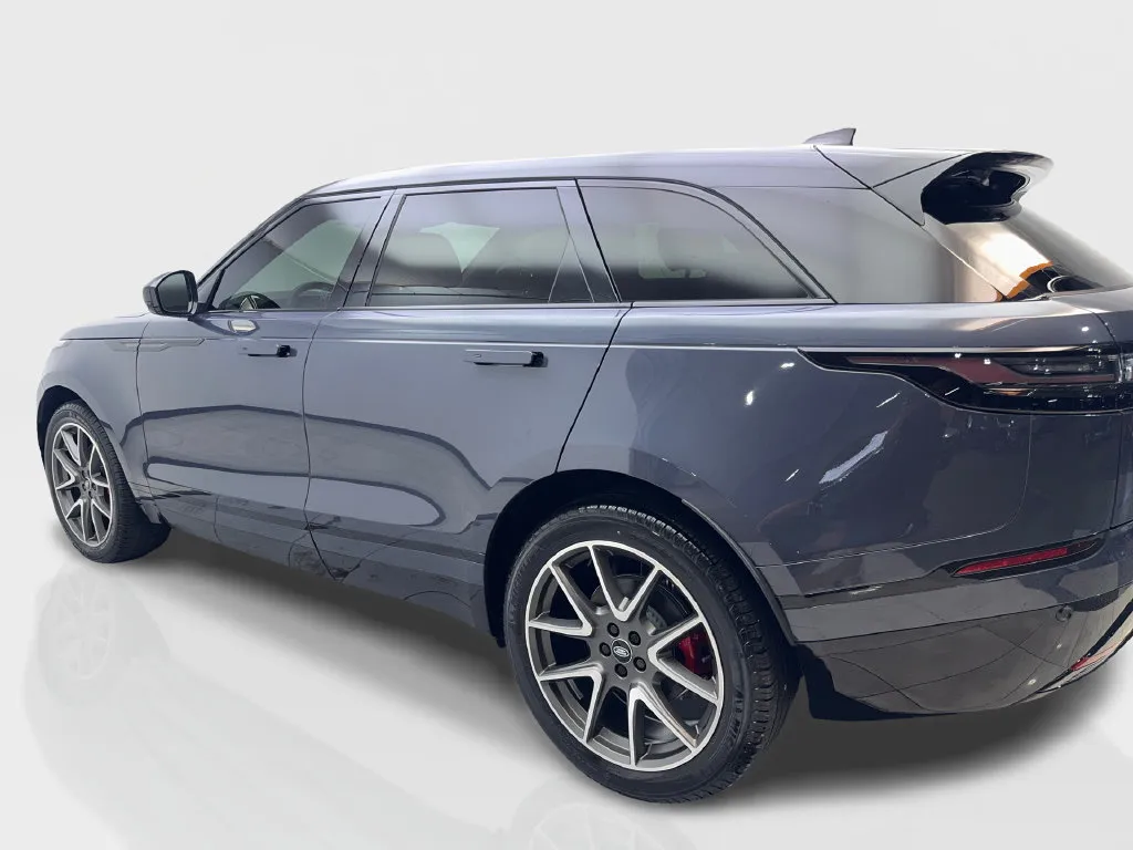 Land Rover Range Rover Velar photo 16