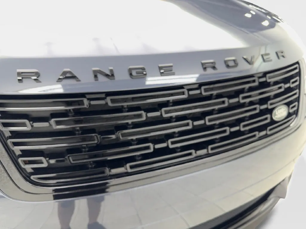 Land Rover Range Rover Velar photo 27