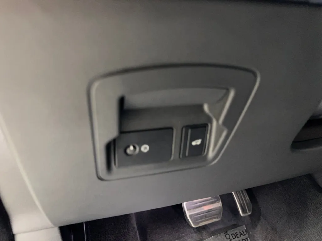 Land Rover Range Rover Velar photo 57