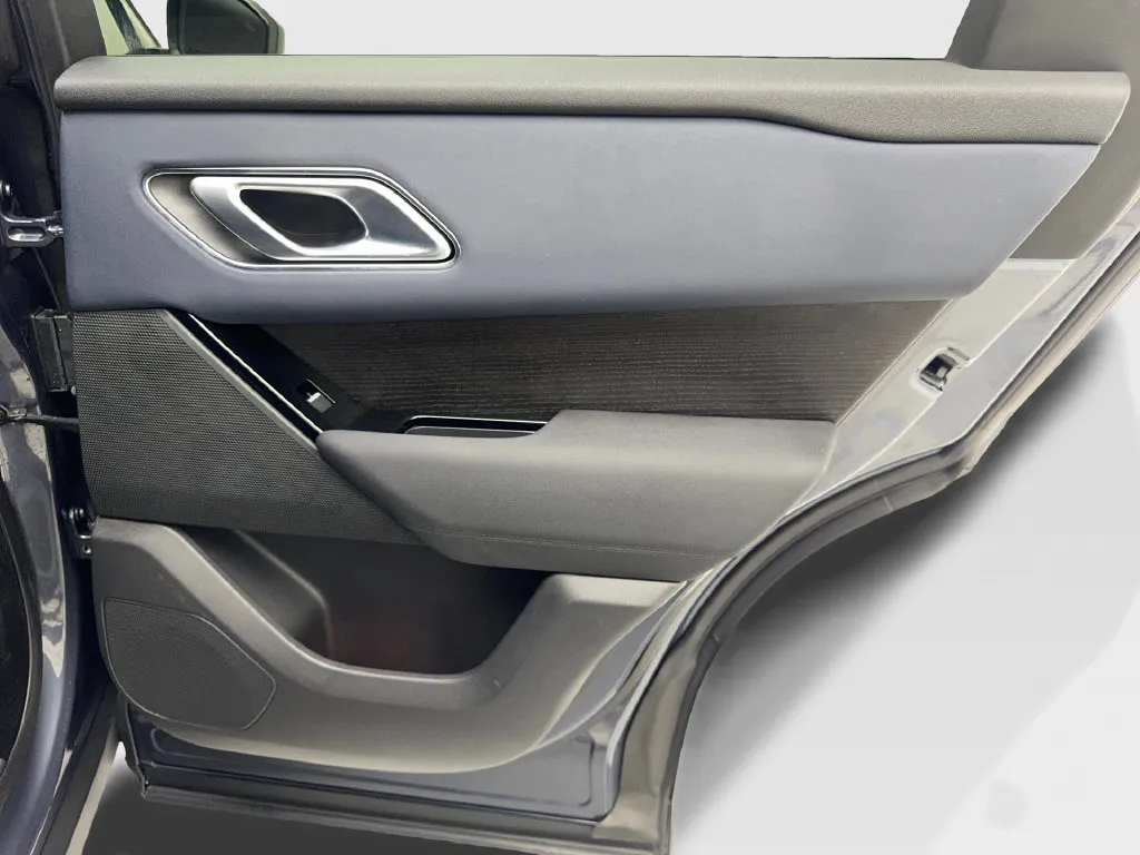 Land Rover Range Rover Velar photo 44