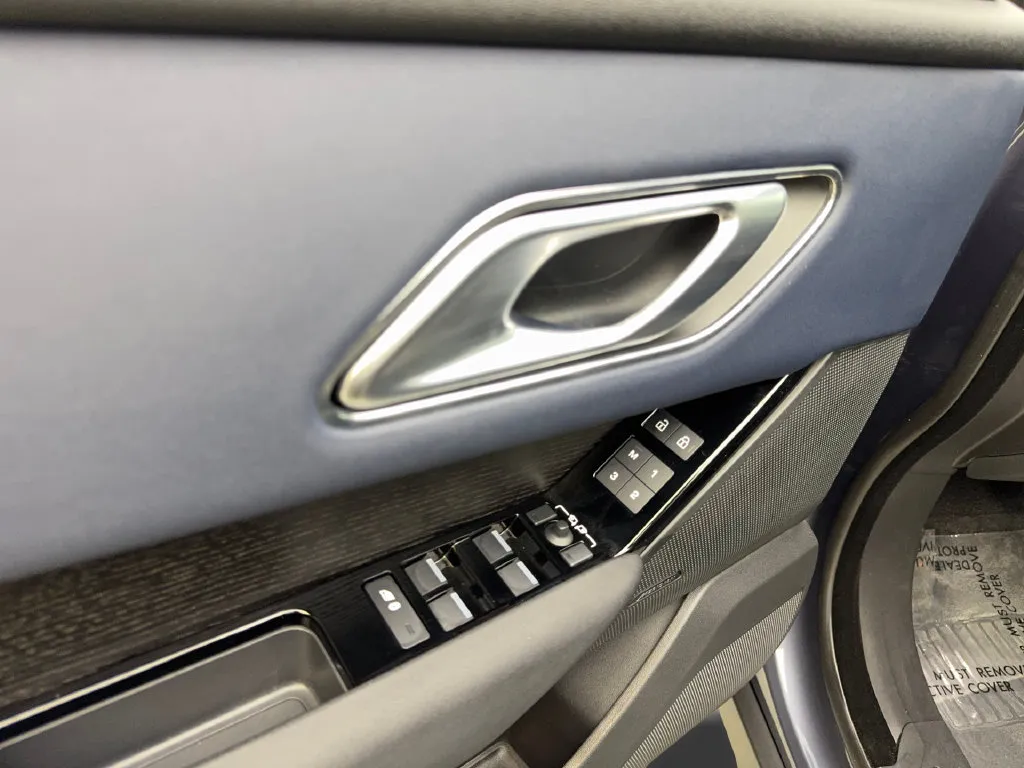 Land Rover Range Rover Velar photo 34