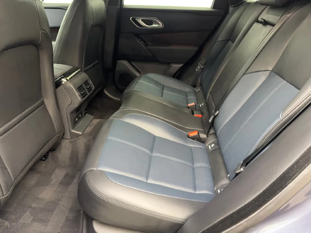 Land Rover Range Rover Velar photo 35