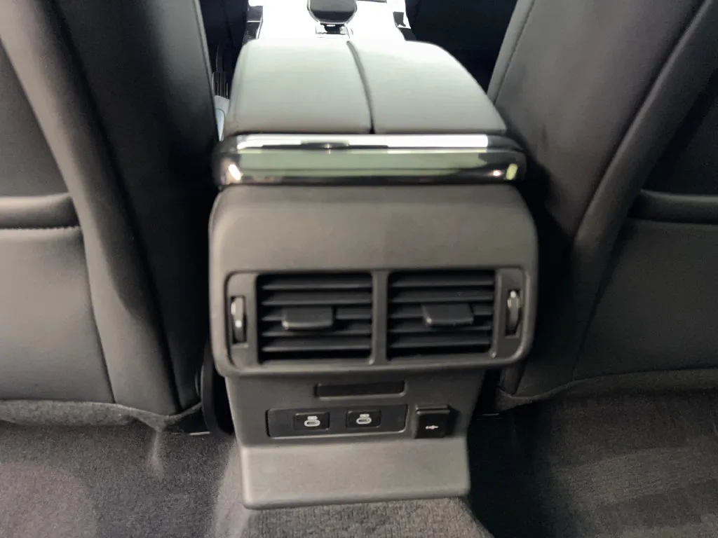 Land Rover Range Rover Velar photo 70