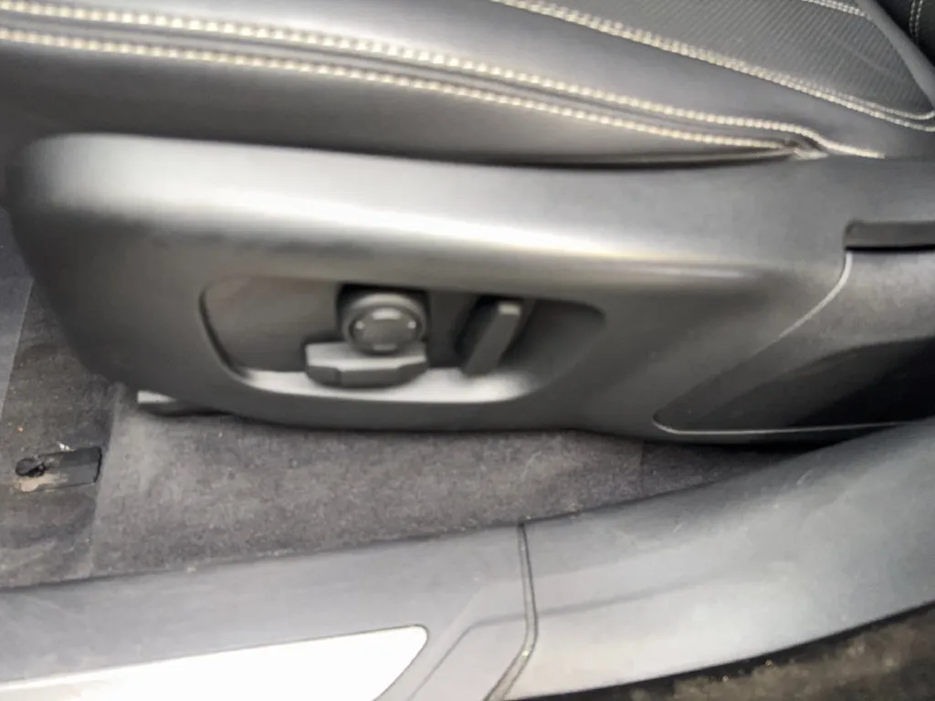 Land Rover Range Rover Velar photo 33