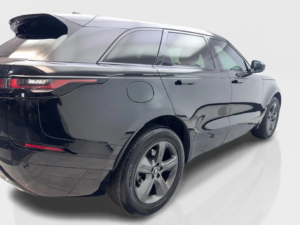 Land Rover Range Rover Velar photo 15