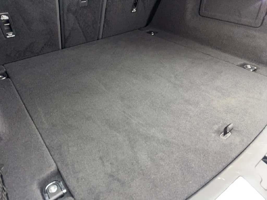 Land Rover Range Rover Velar photo 82