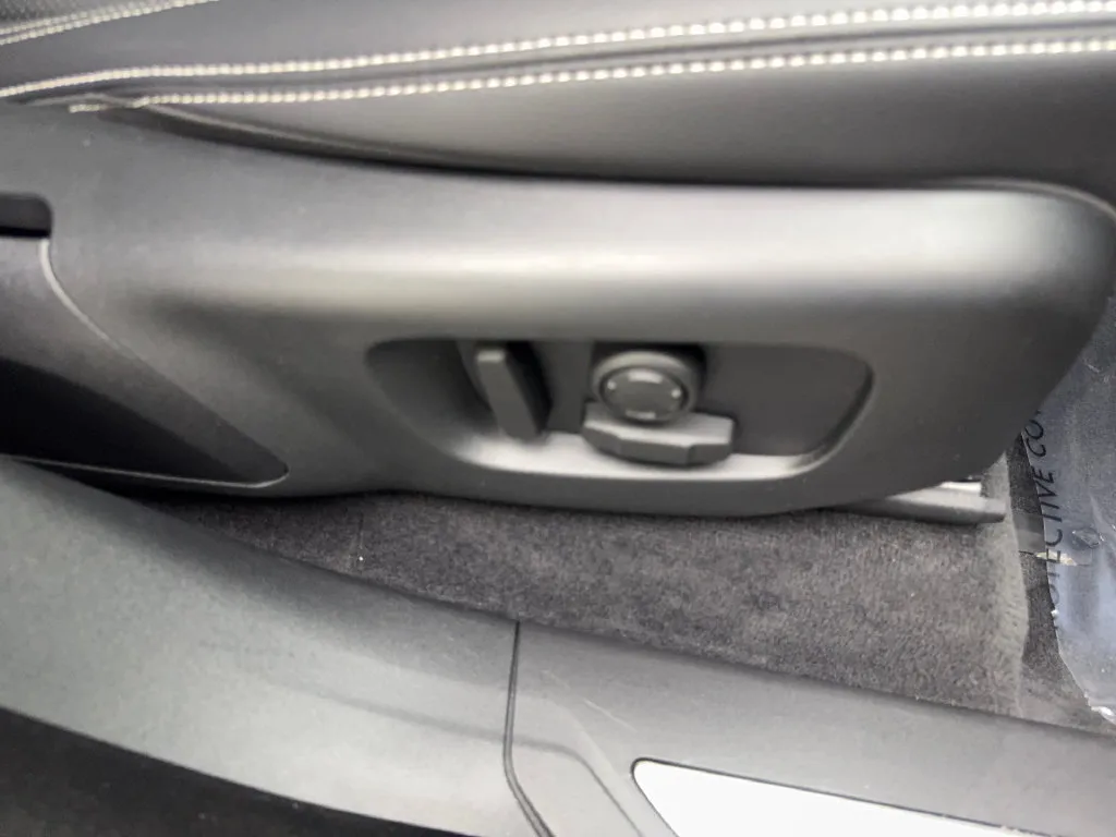 Land Rover Range Rover Velar photo 50