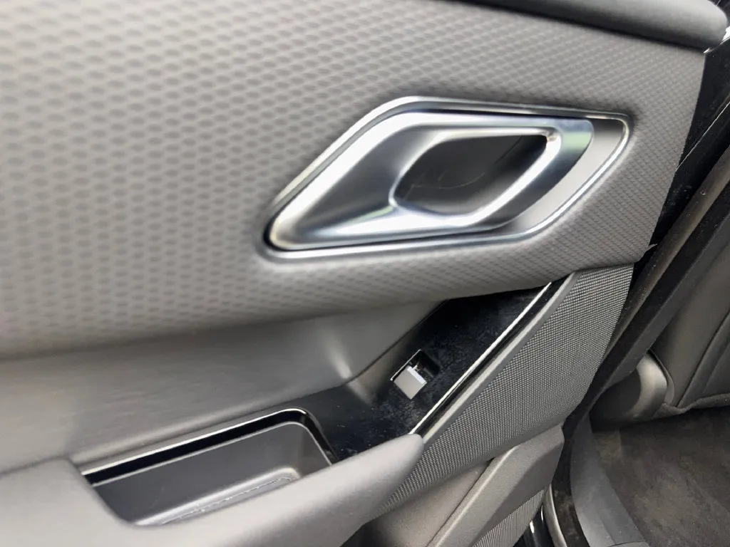 Land Rover Range Rover Velar photo 41