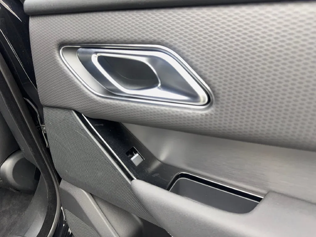 Land Rover Range Rover Velar photo 46