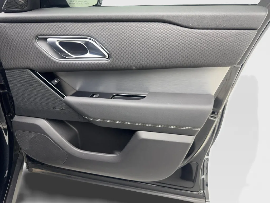 Land Rover Range Rover Velar photo 51