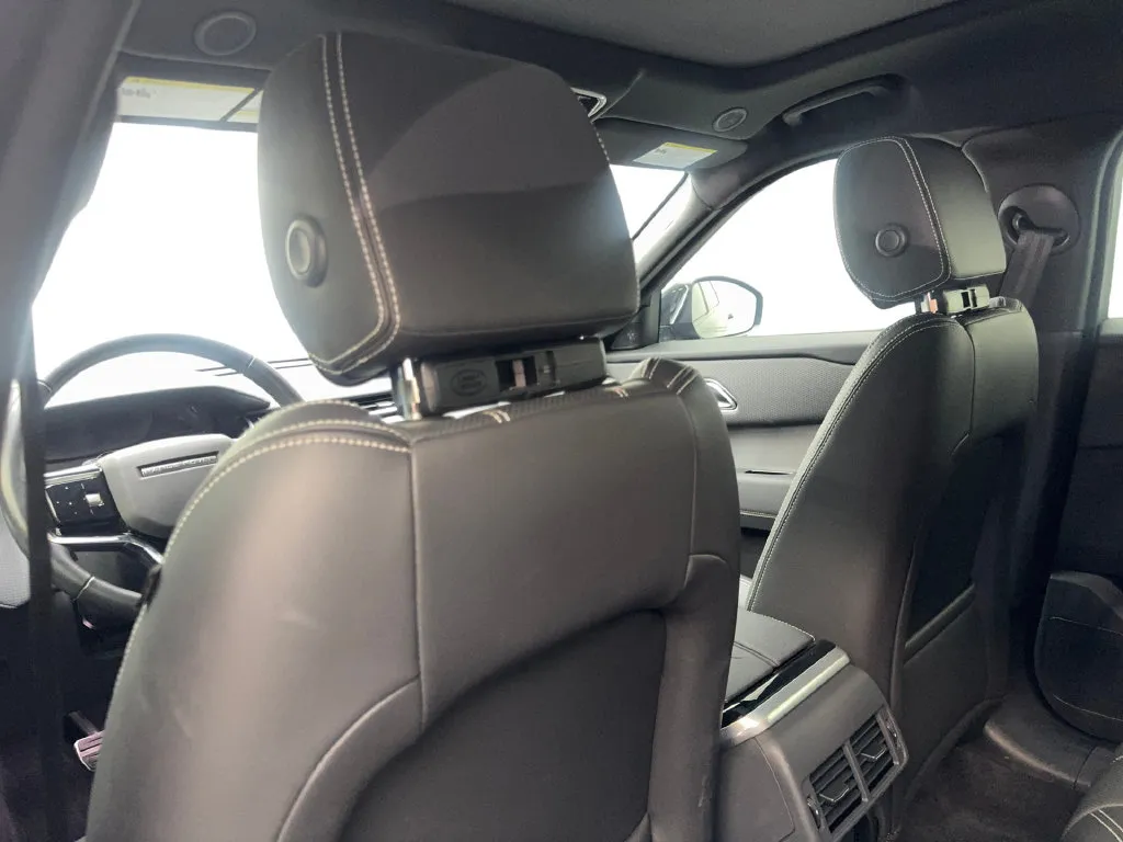 Land Rover Range Rover Velar photo 39