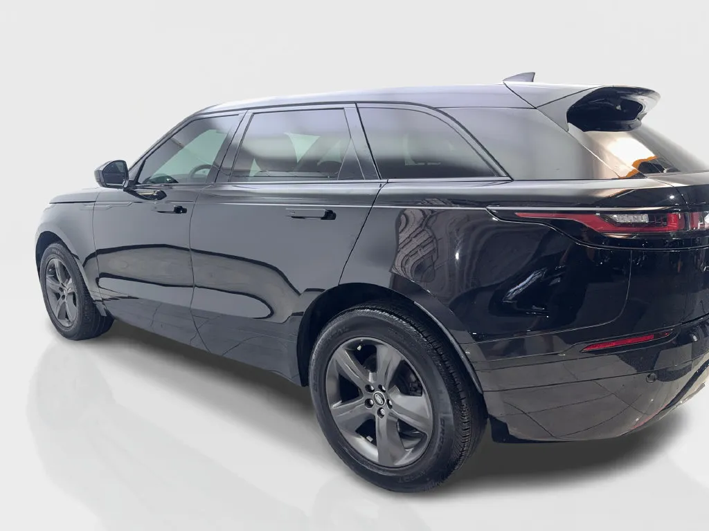 Land Rover Range Rover Velar photo 16