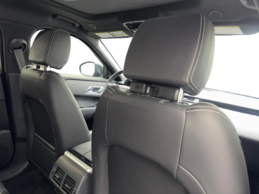 Land Rover Range Rover Velar photo 44
