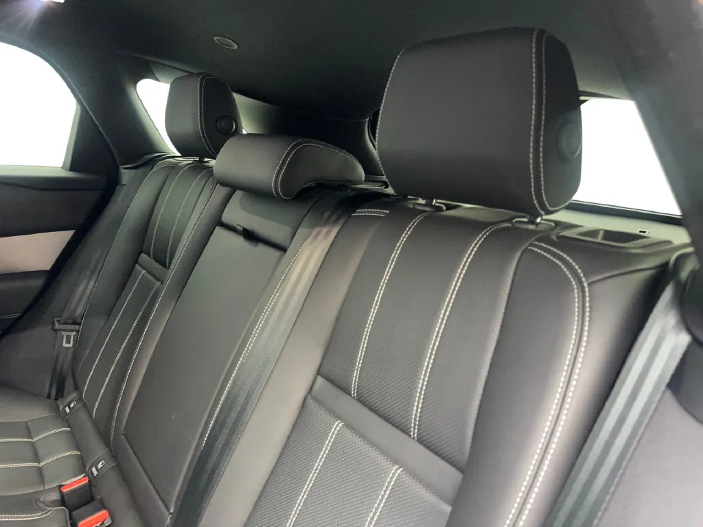 Land Rover Range Rover Velar photo 37