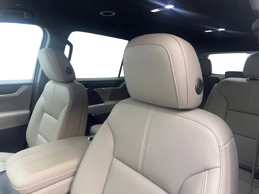 GMC Acadia photo 30
