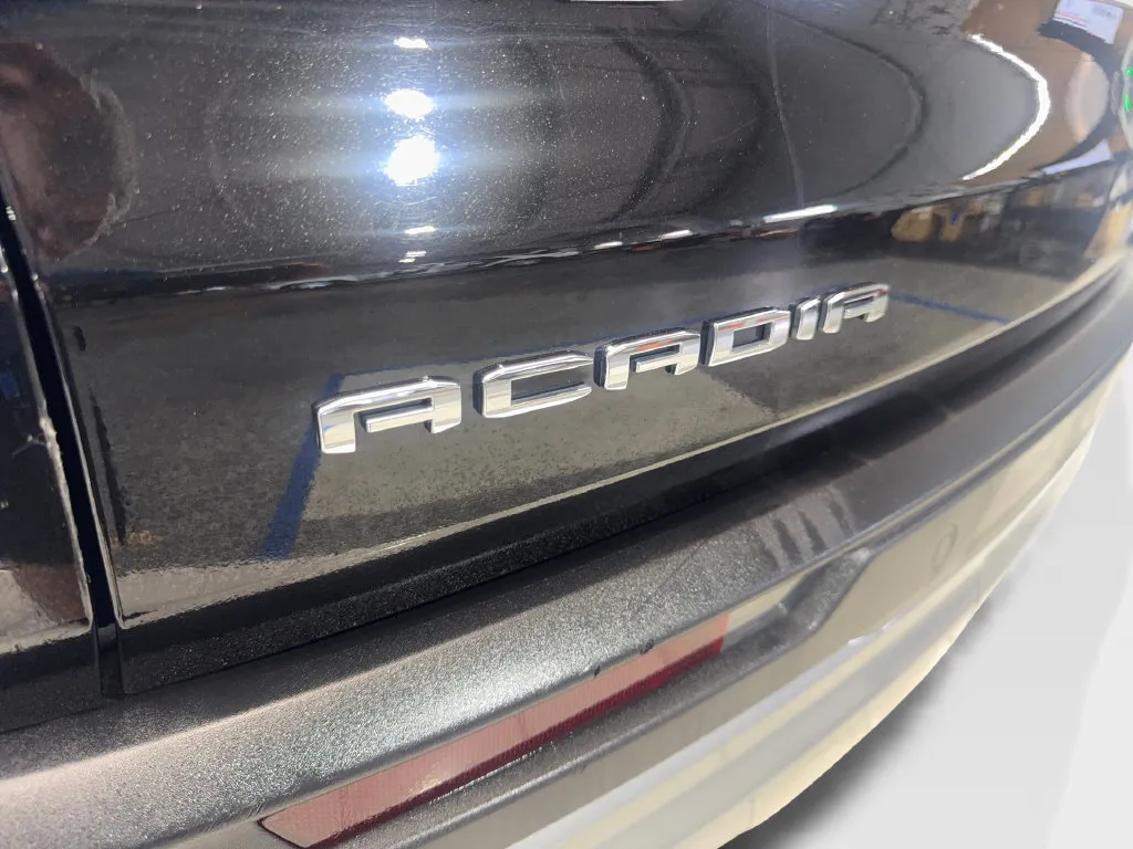 GMC Acadia photo 25