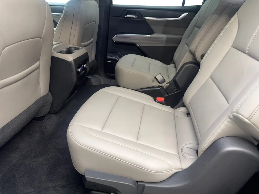 GMC Acadia photo 36