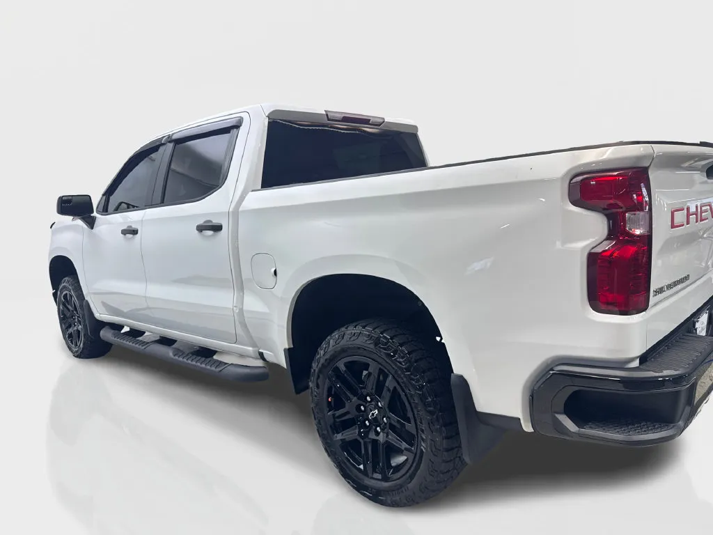 Chevrolet Silverado photo 16