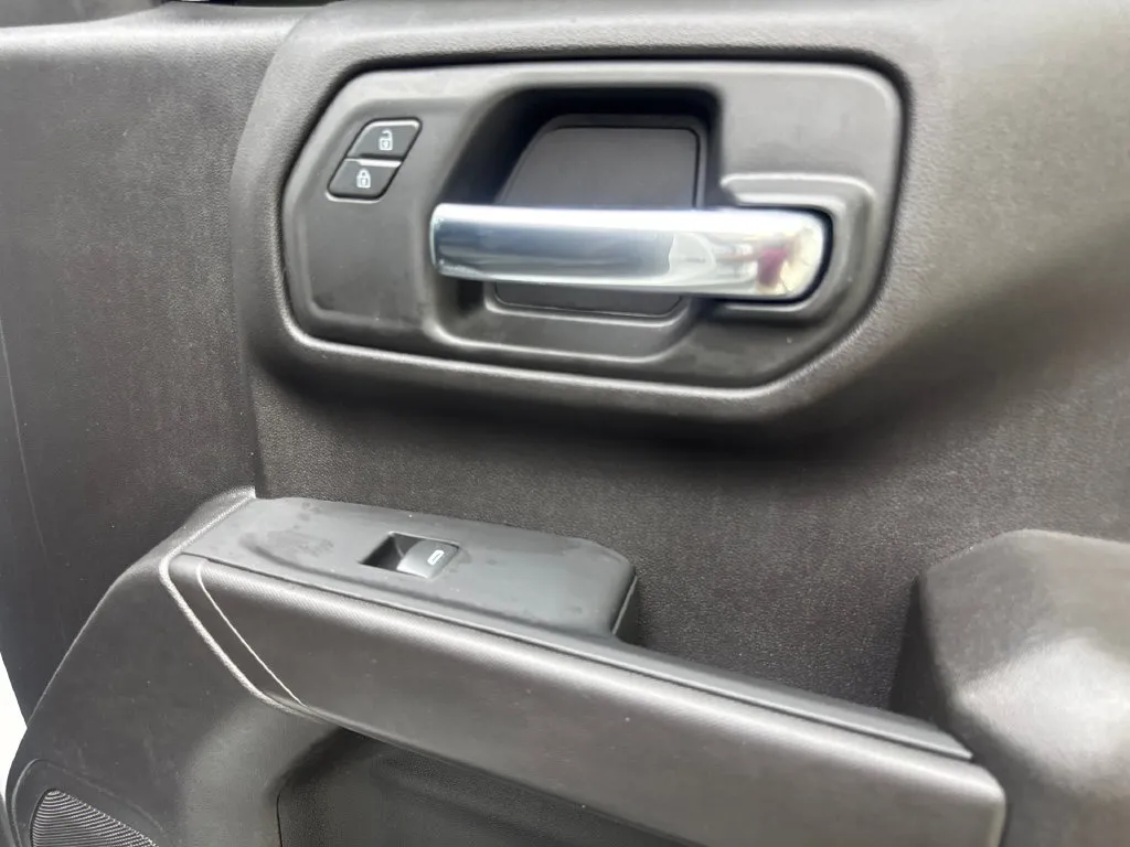 Chevrolet Silverado photo 53