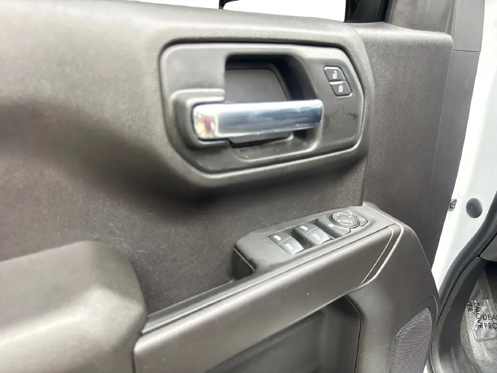 Chevrolet Silverado photo 36