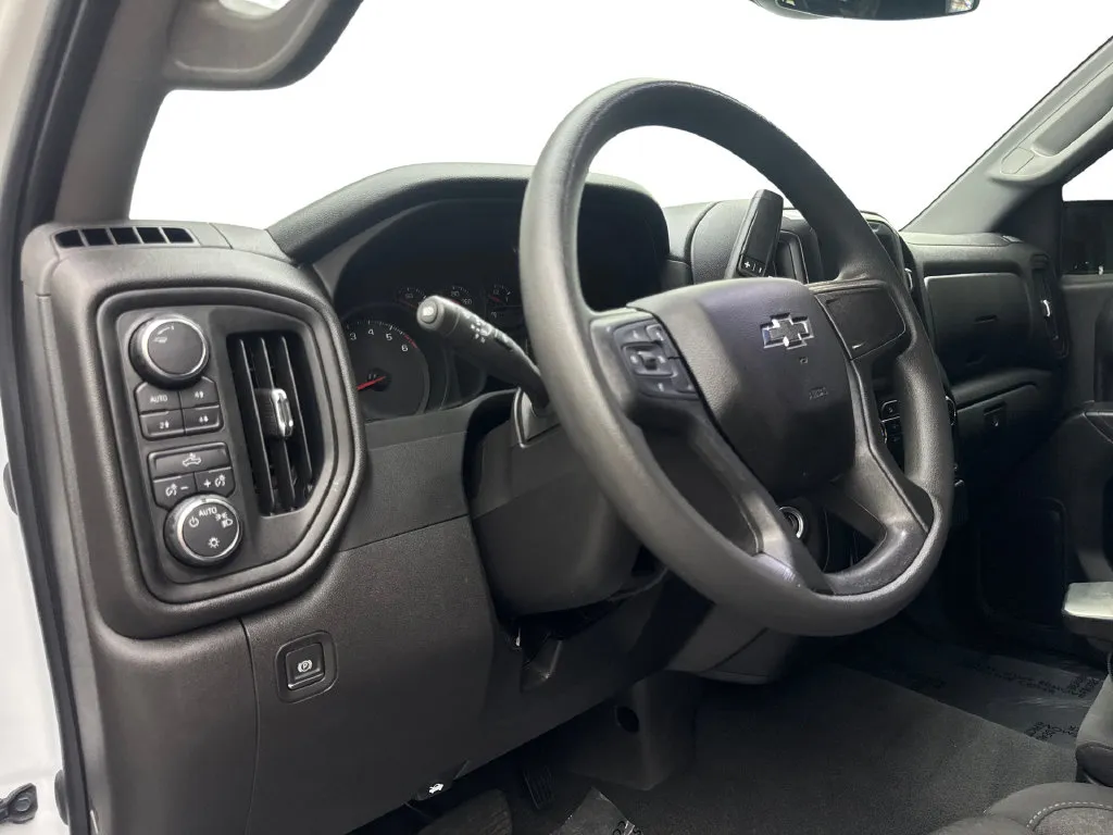 Chevrolet Silverado photo 54
