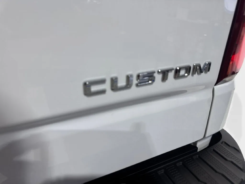 Chevrolet Silverado photo 26