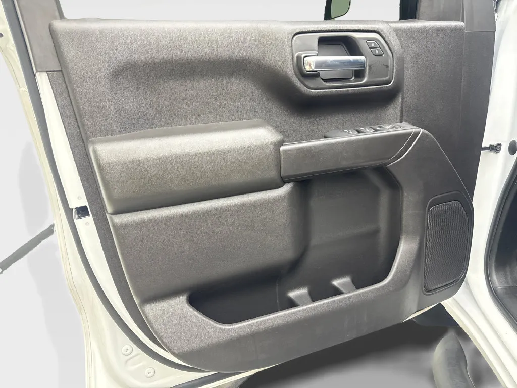 Chevrolet Silverado photo 35
