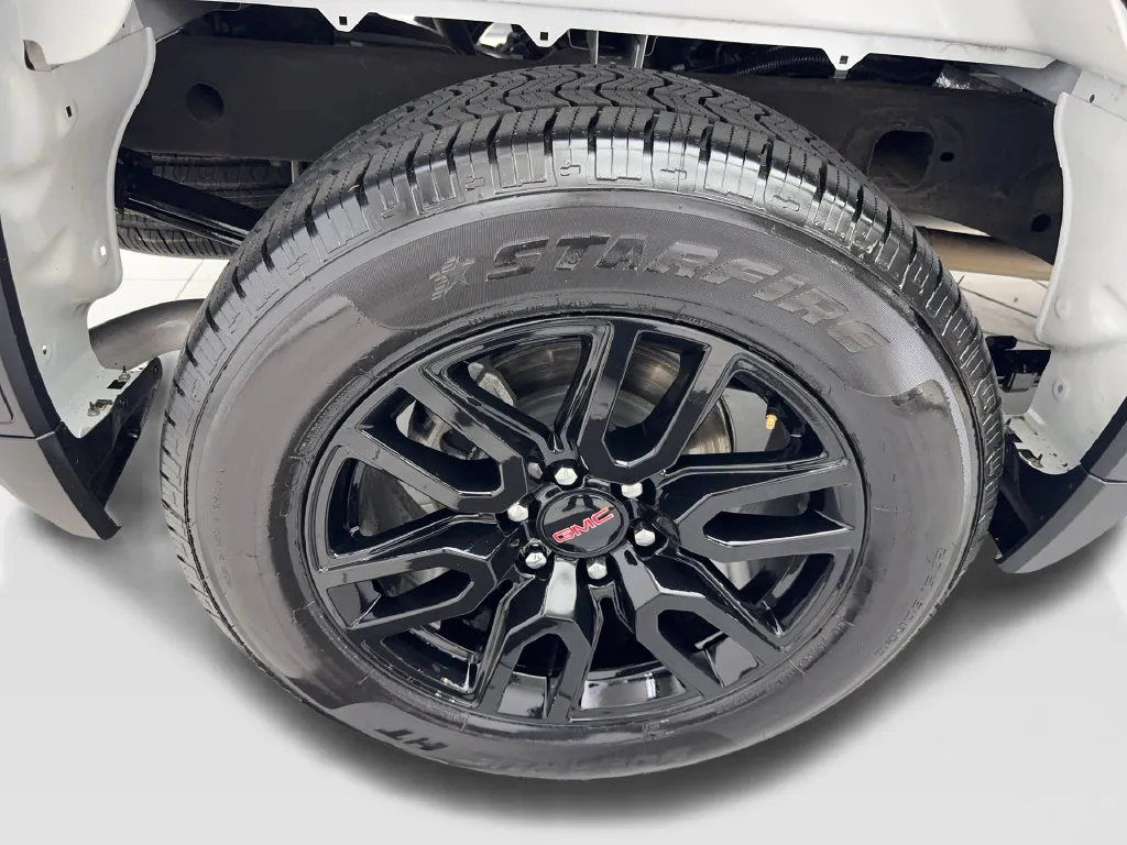 GMC Sierra photo 80