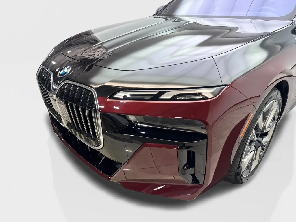 BMW i7 photo 18