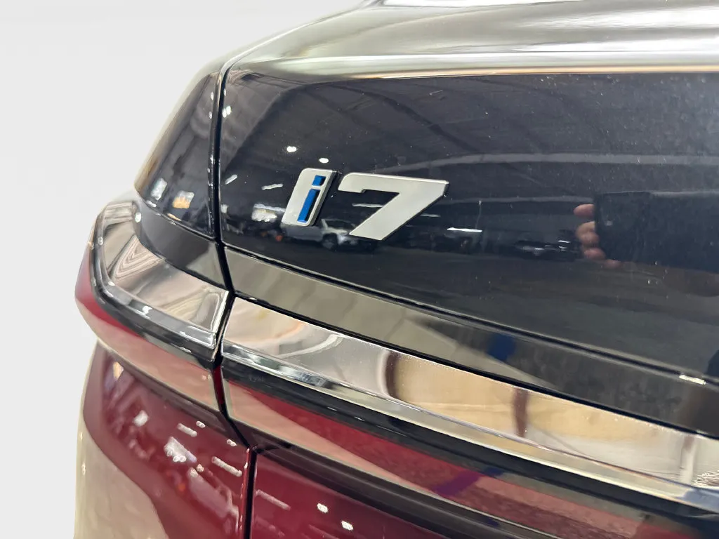 BMW i7 photo 25