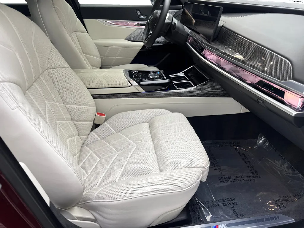 BMW i7 photo 45