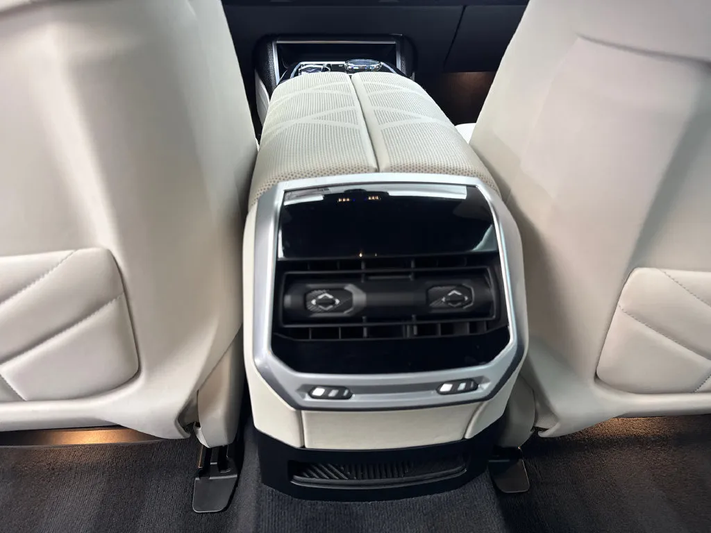 BMW i7 photo 69
