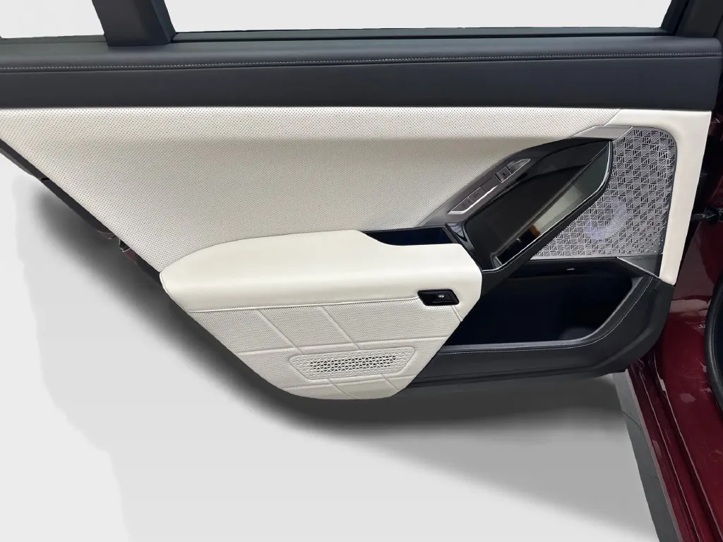 BMW i7 photo 37