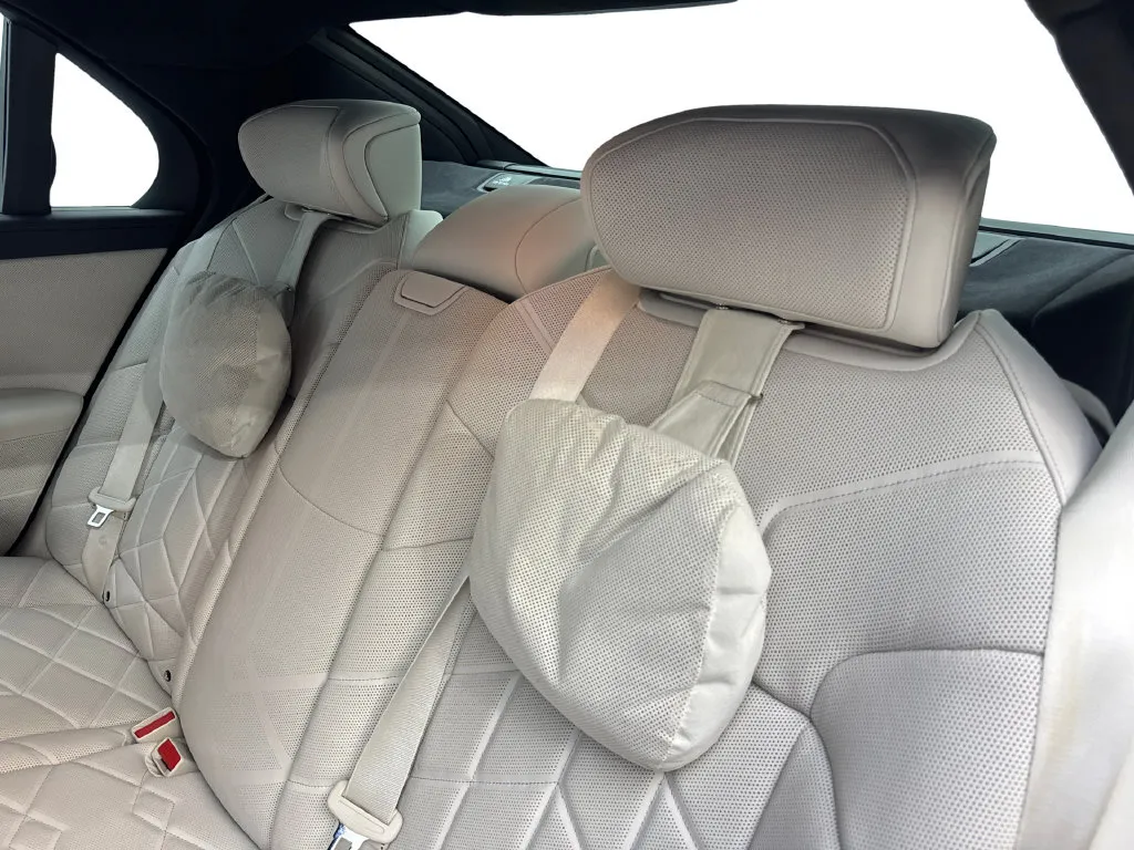 BMW i7 photo 35
