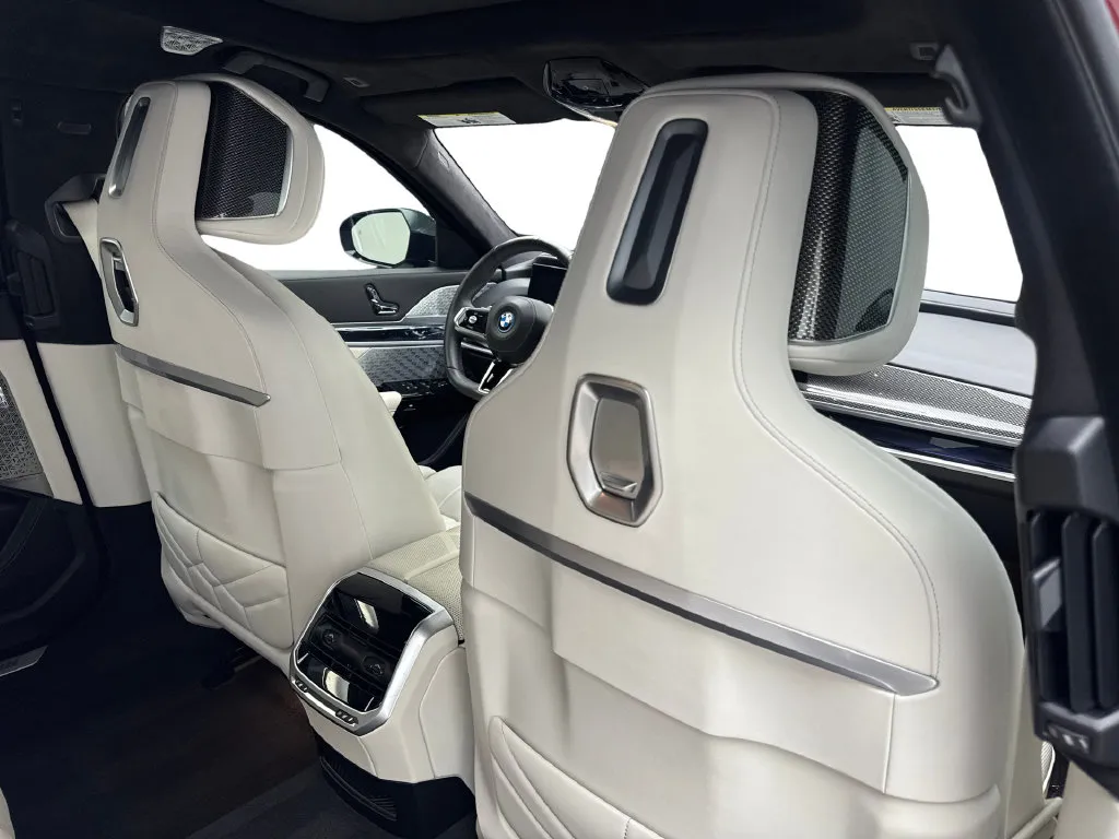 BMW i7 photo 42