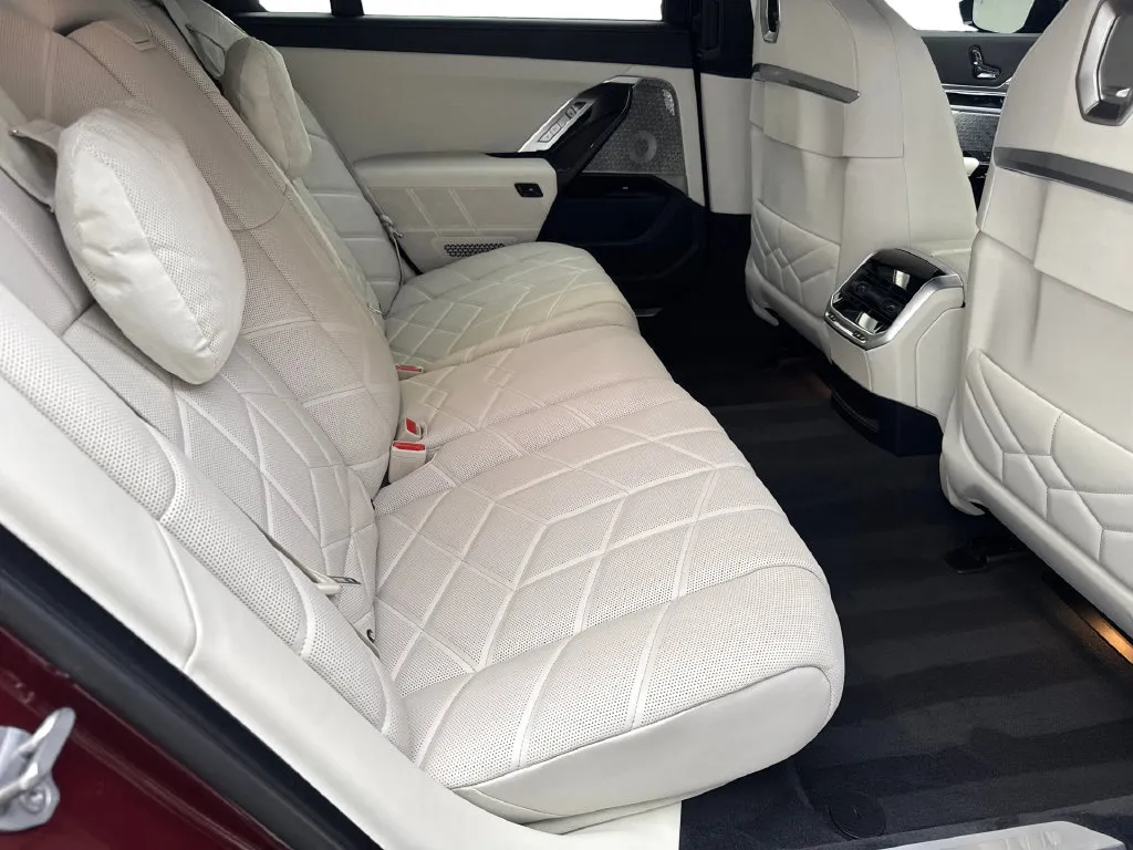 BMW i7 photo 40
