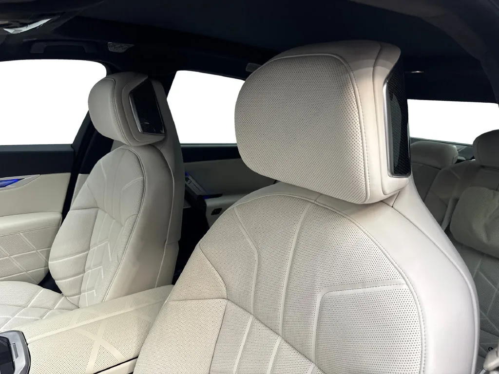 BMW i7 photo 29
