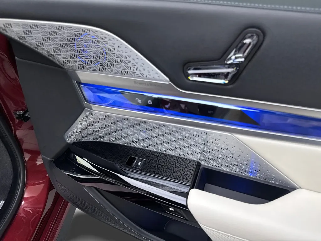 BMW i7 photo 49