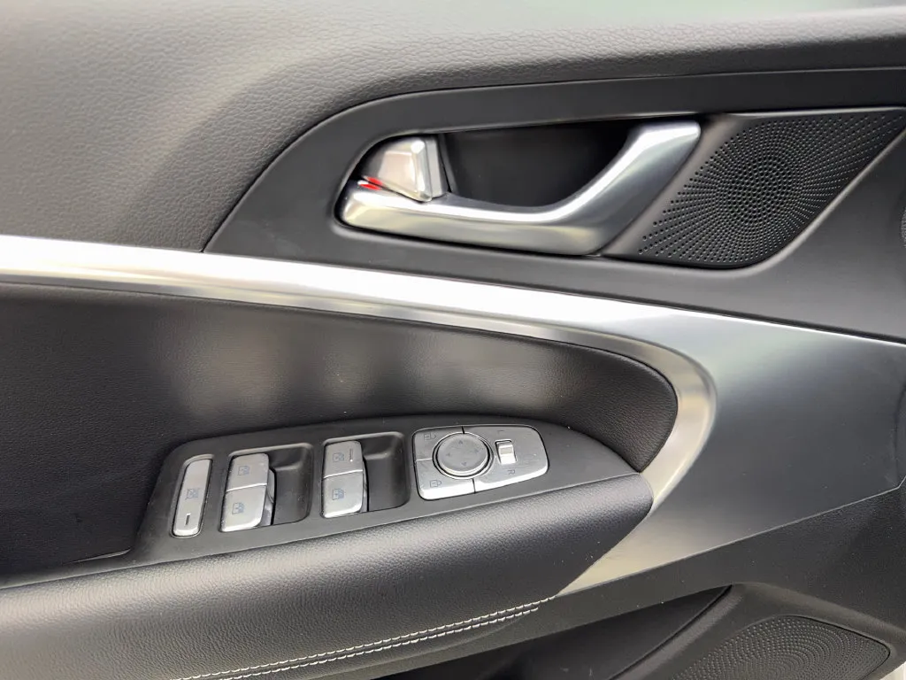 Genesis G70 photo 29