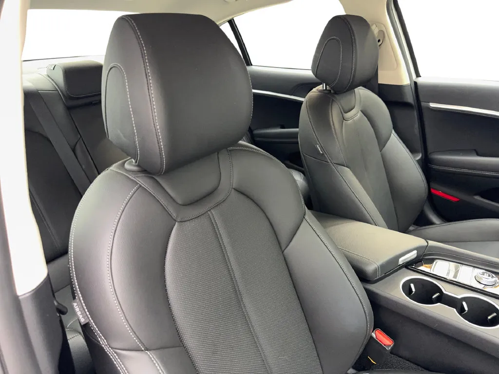 Genesis G70 photo 43