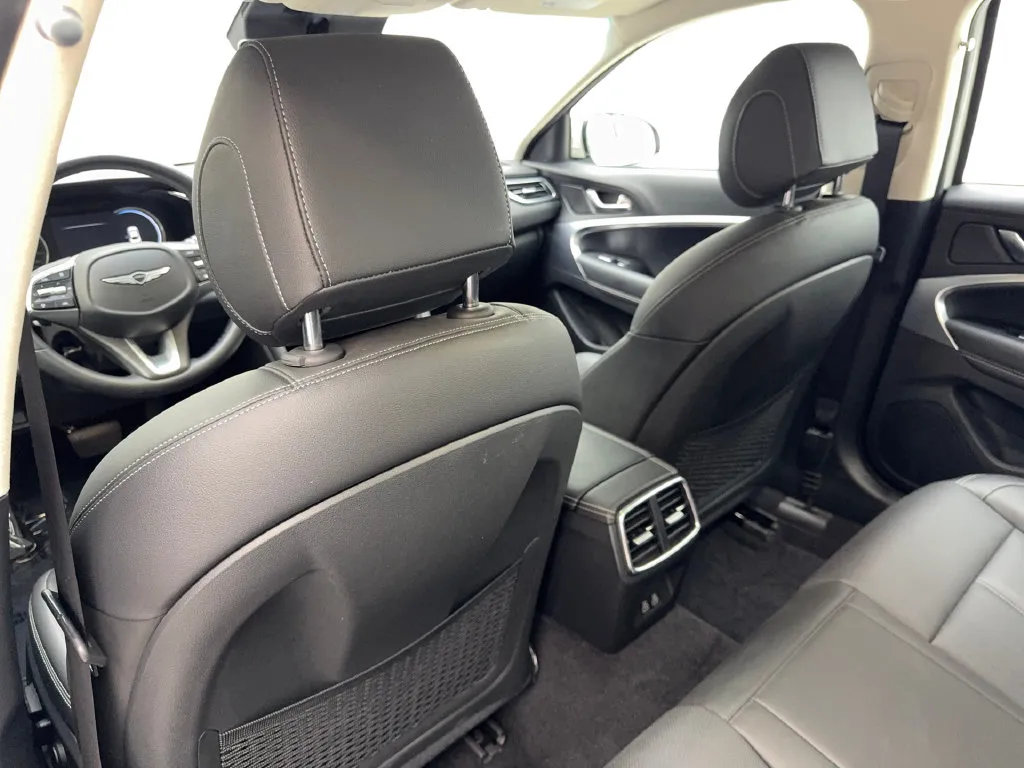 Genesis G70 photo 33