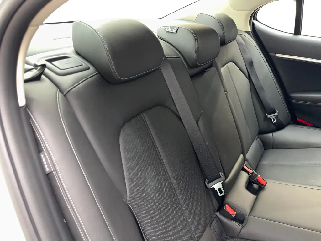 Genesis G70 photo 37